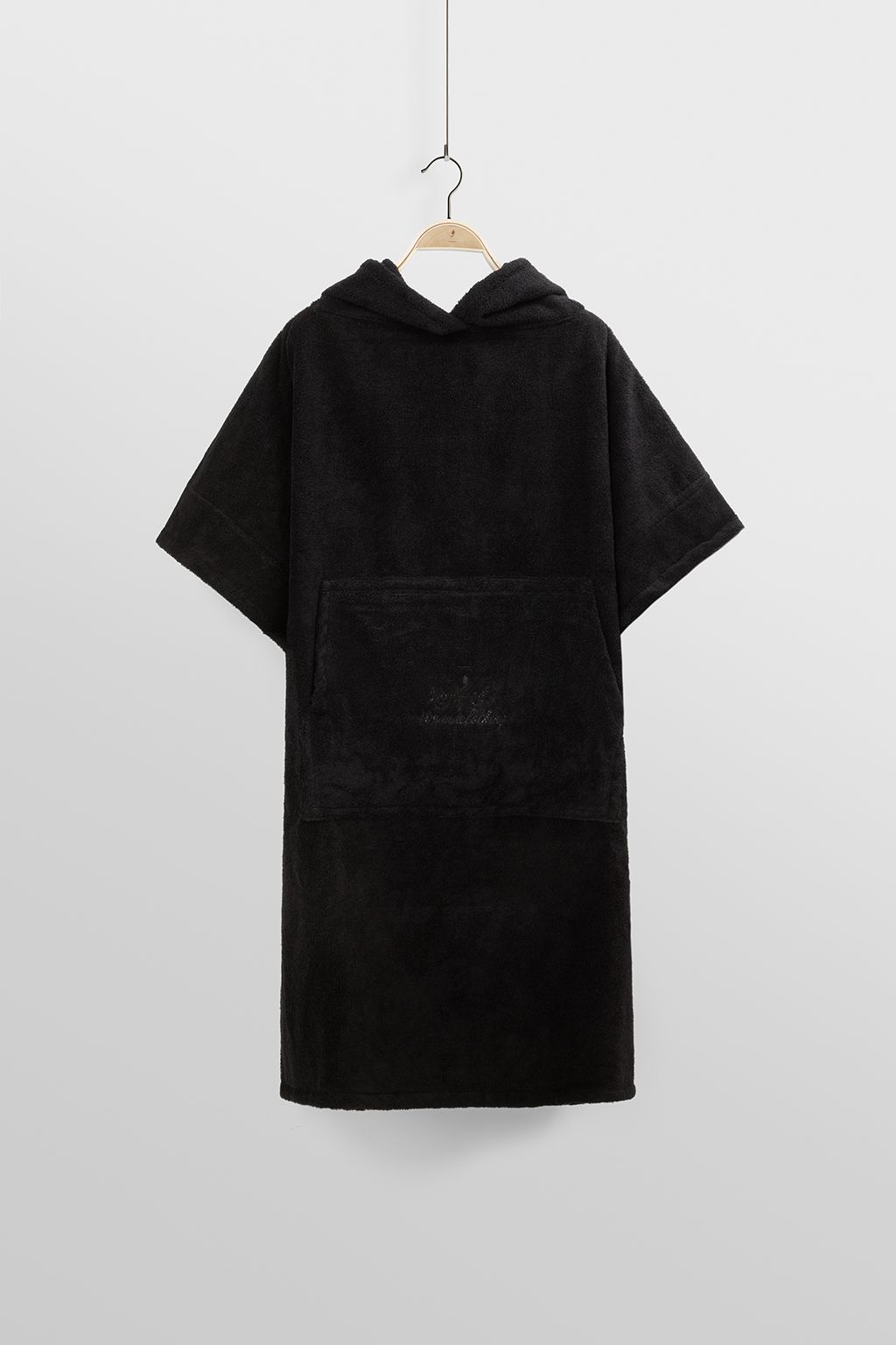 حوله پانچو مشکی