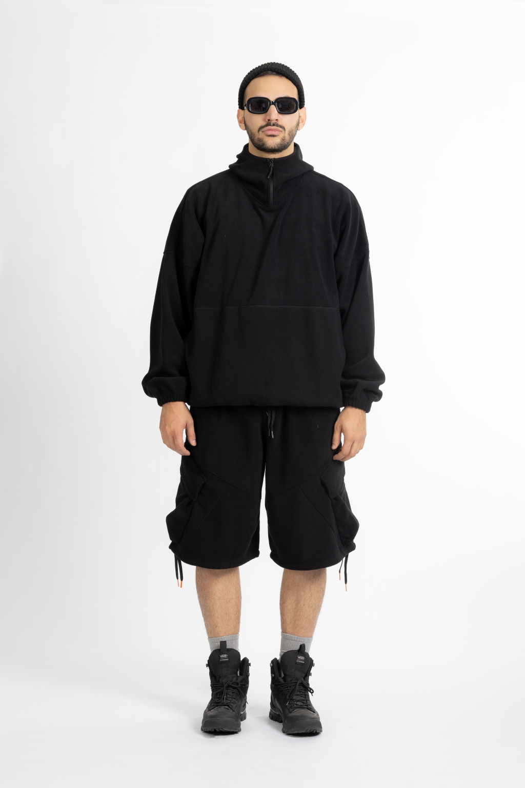 capsule black 1