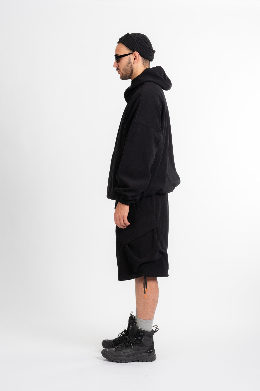 capsule black 1