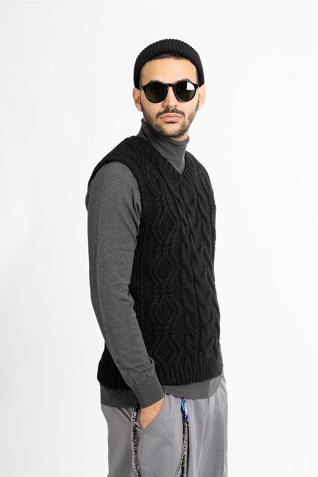 black vestknit 2