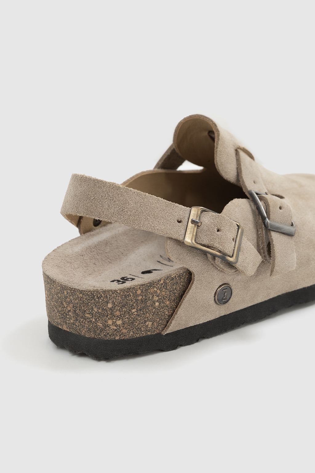 sandal frog cream 1