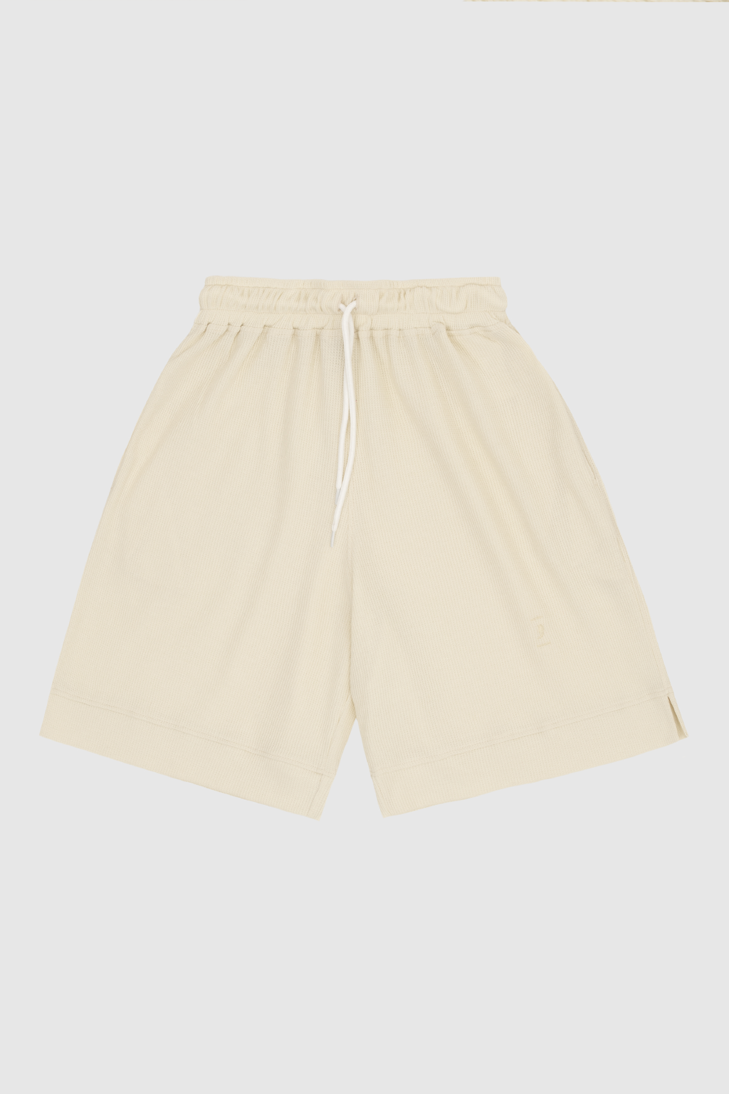 cream short 1