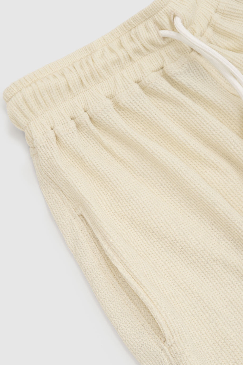 cream short 1