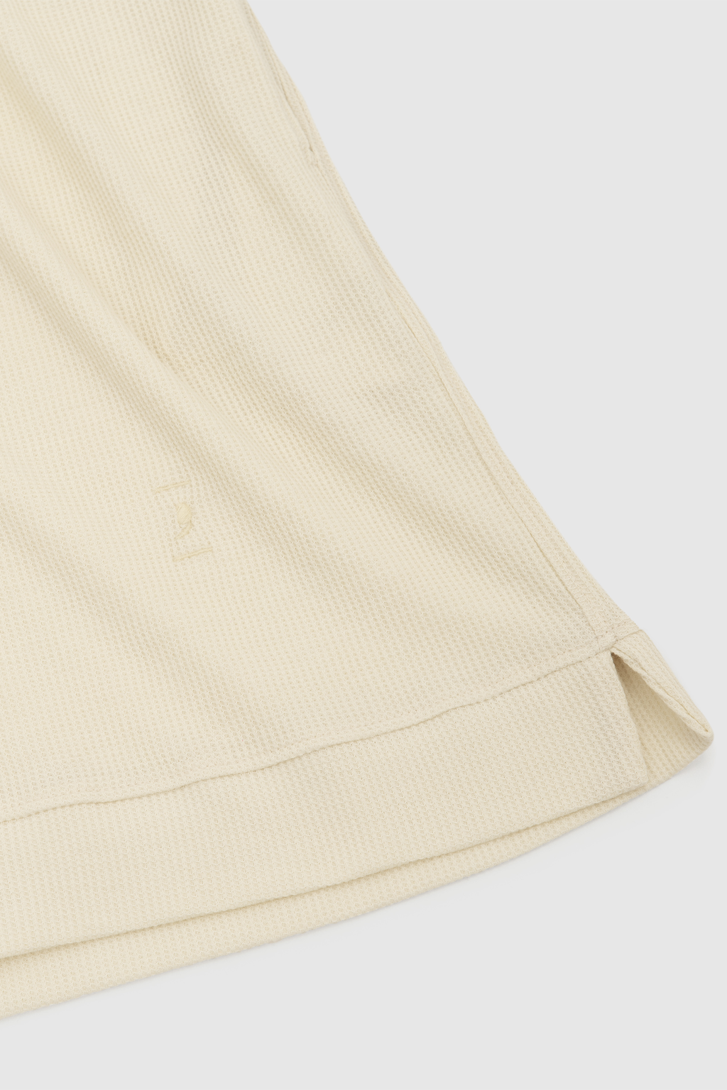 cream short 1