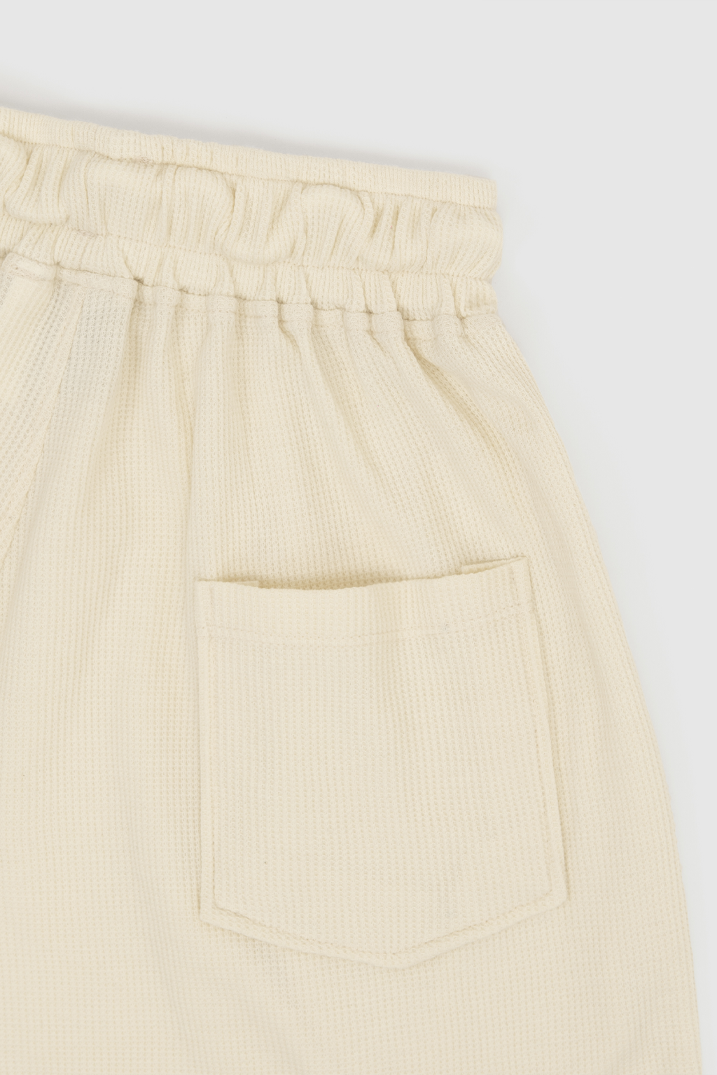 cream short 1
