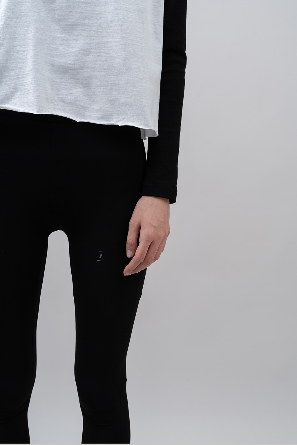 leg LILIUM black 4