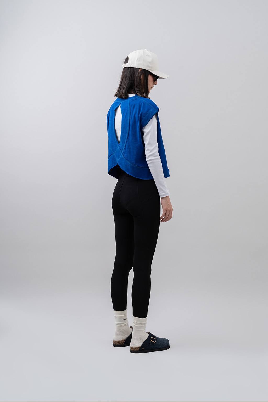 leg LILIUM black 2